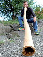 Didgeridoo-Klangerlebnis: Peter Meixner beim Didgeridoo-Spielen